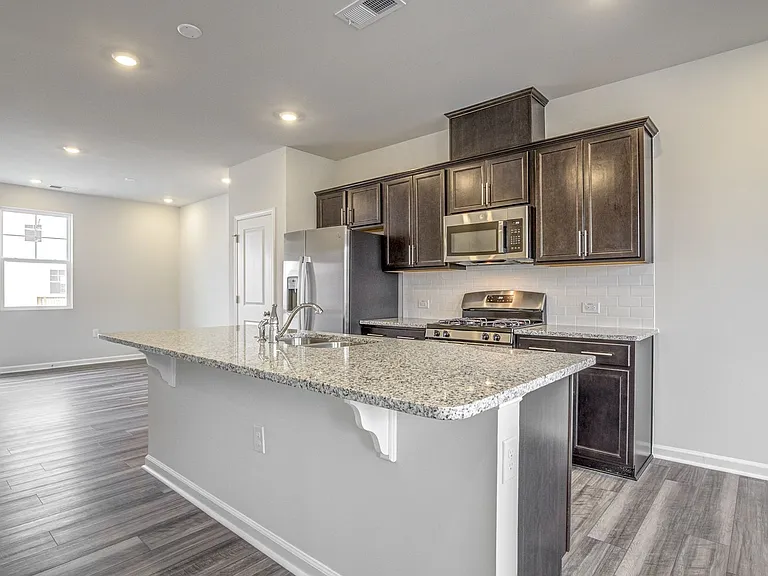 2437 Kasota Ln — Photo 15