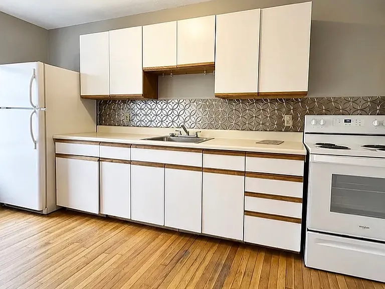 18 E Pearl St #B-3 — Photo 2