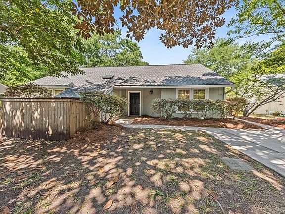 2nd image of 1120 Daffodil Ln