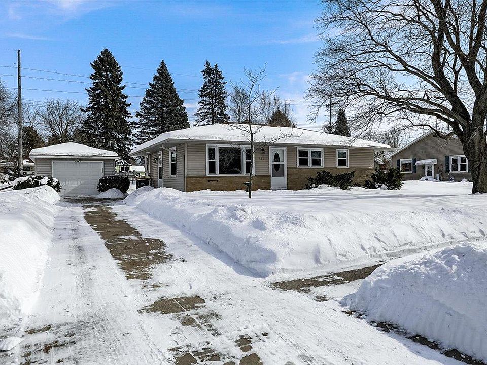 1st image of 423 Scenic Dr E