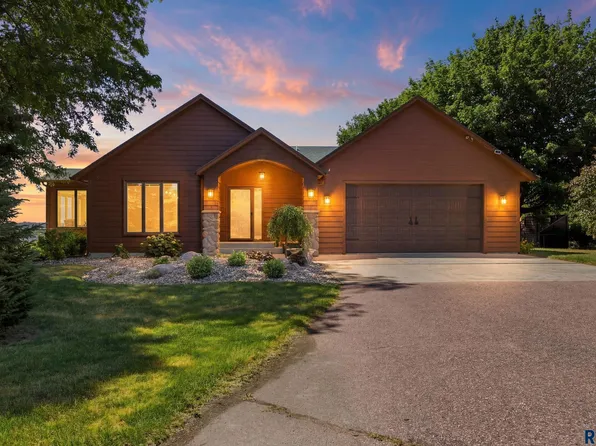 47649 Surrell St, Sioux Falls, SD 57104