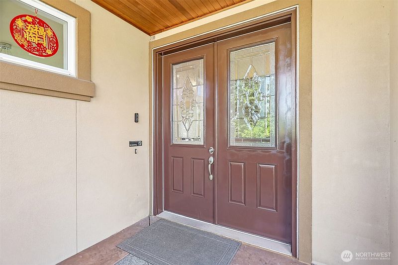2nd image of 1006 N 28th Place