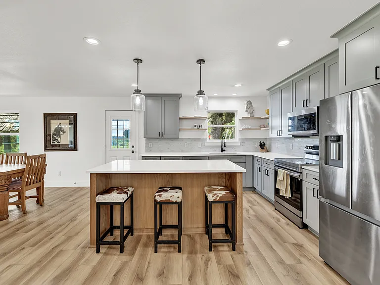 1901 Melissa Ln — Photo 16