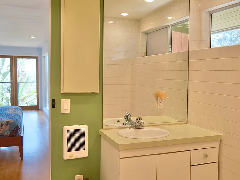 4884 Glenalbyn Dr — Photo 14