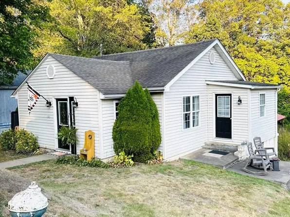 130 2nd Ave, Fayetteville, WV 25901