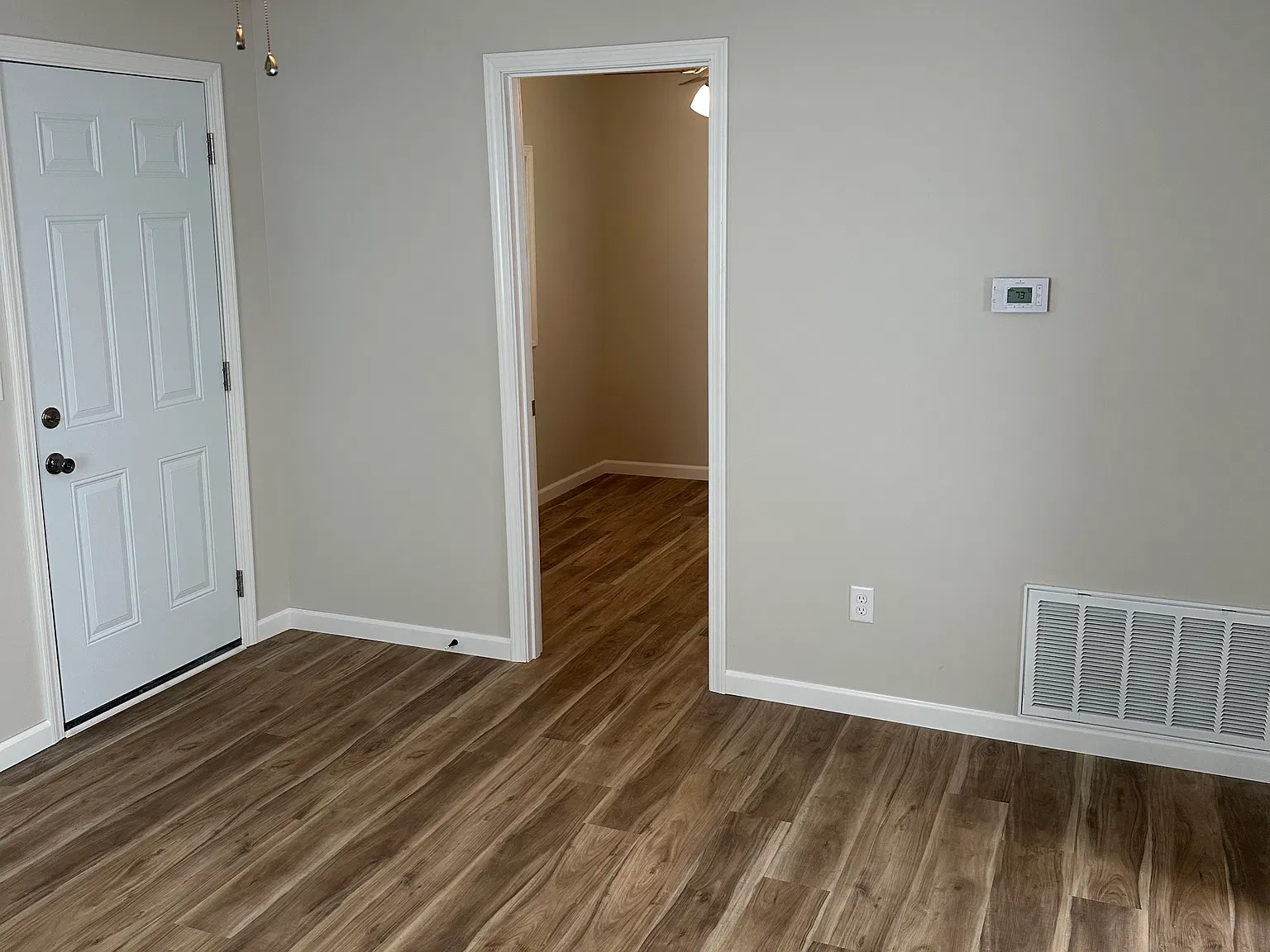 418 E Otis Ave — Photo 3