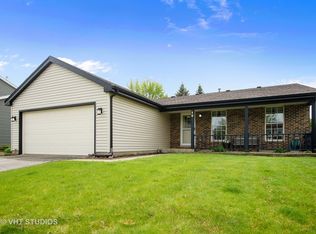 18 Fallstone Dr, Streamwood, IL 60107