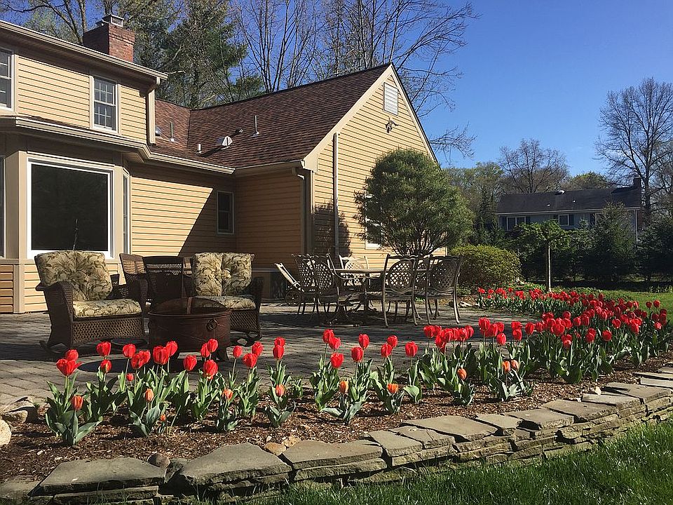 2nd image of 27 Bradrick Ln