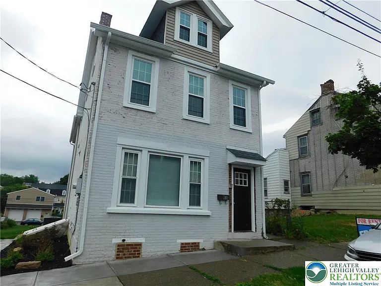 68 W Union Blvd — Photo 1