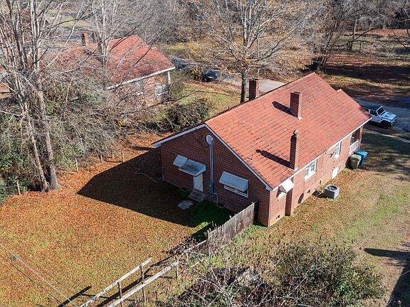 2nd image of 528 Bond Ave