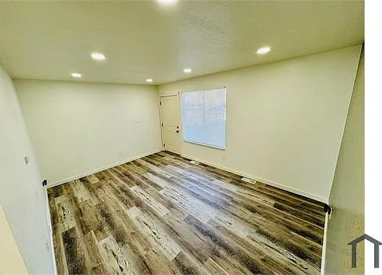 5 bed, $2,995 — Photo 3
