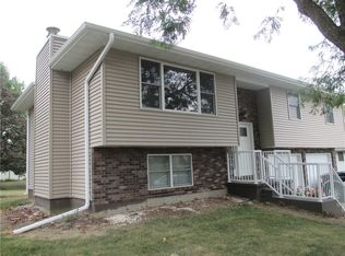 1306 Hazel St, Pella, IA 50219