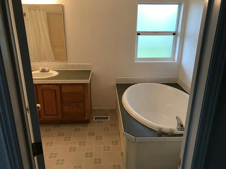 3147 NW 11th Ave — Photo 14