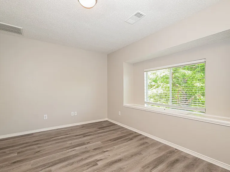 5717 San Marino Dr — Photo 15