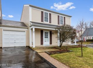 29W481 Candlewood Ln, Warrenville, IL 60555