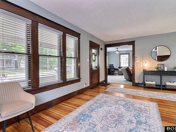 5th image of 1425 N Park Ave
