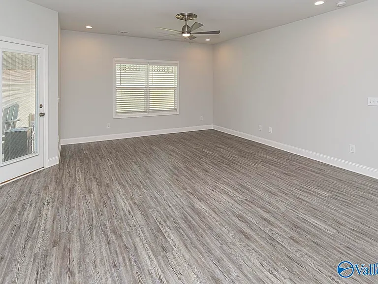 125 River Springs Ct — Photo 22