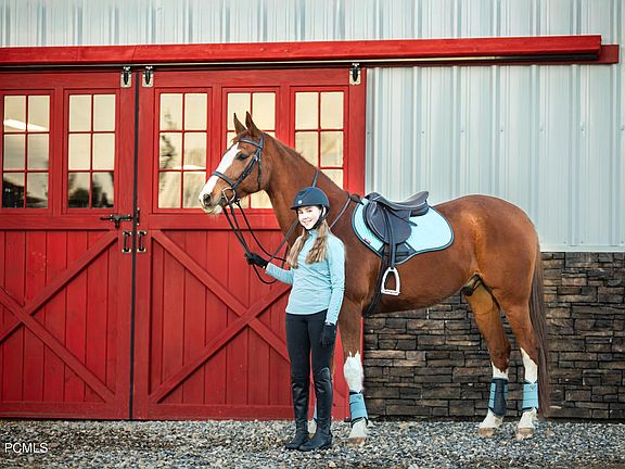 2nd image of 7664 Whileaway Rd E