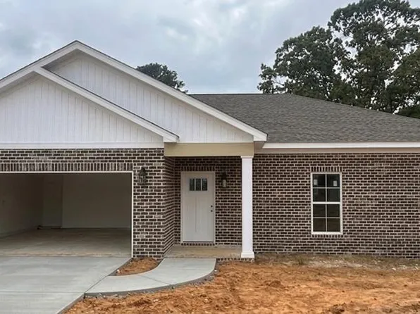 133 Edgewood Trl, Headland, AL 36345