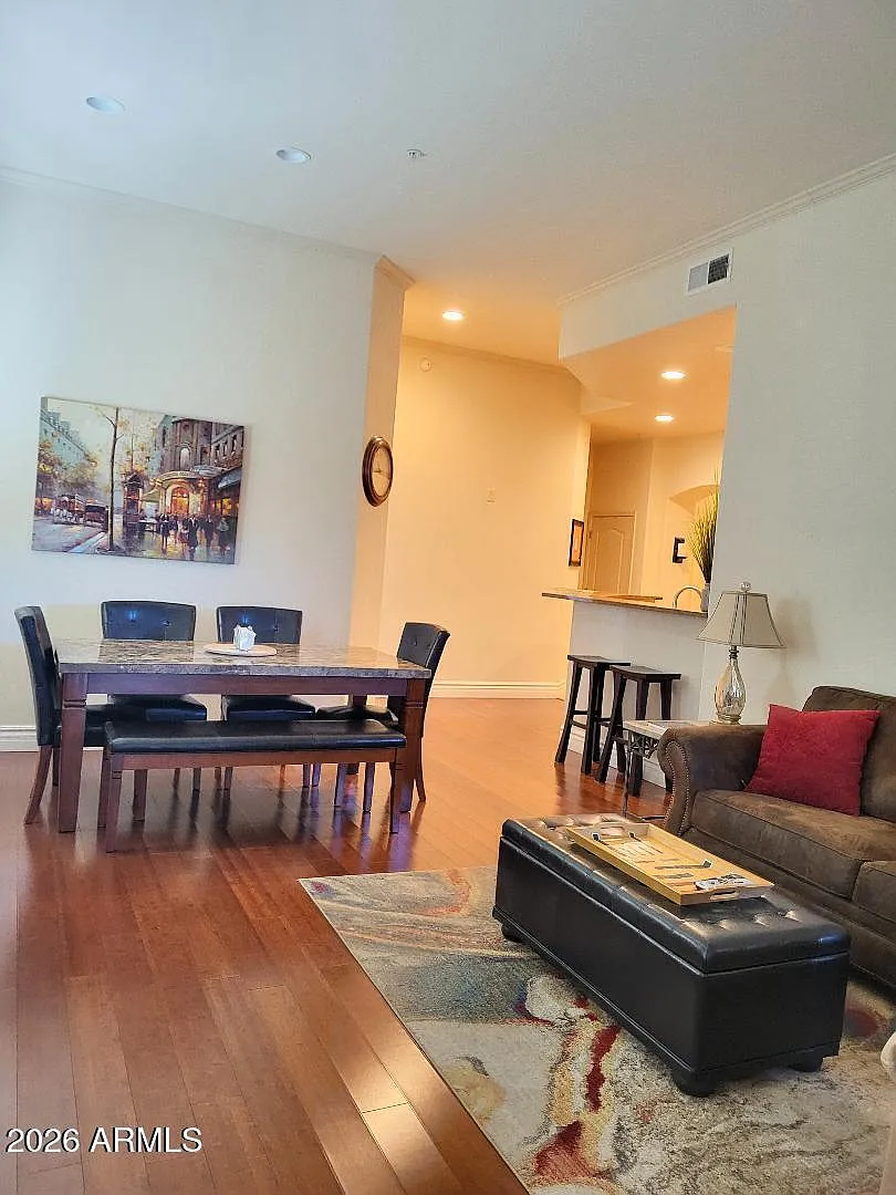 2 bed, 1234 sqft, $2,300 — Photo 4