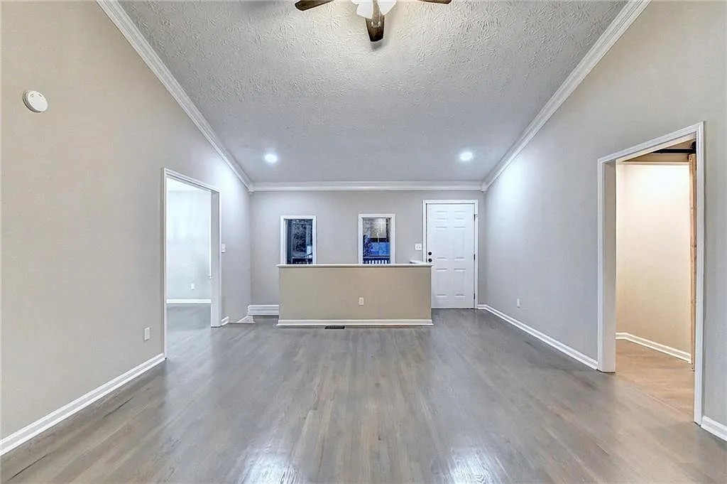 4 bed, 2.0 bath, 2784 sqft, $2,850 — Photo 3