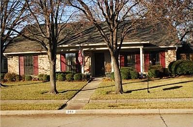 1st image of 204 Carriage Ct