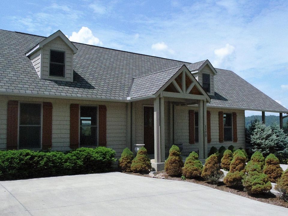 2nd image of Hickory Pointe Ln