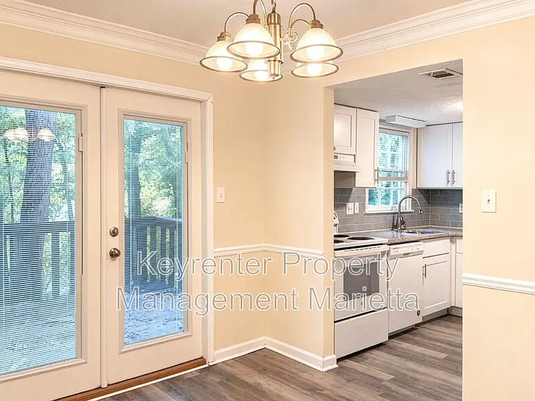 3013 Spruce Cir — Photo 6