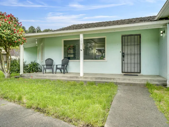 390 Monument Rd, Rio Dell, CA 95562