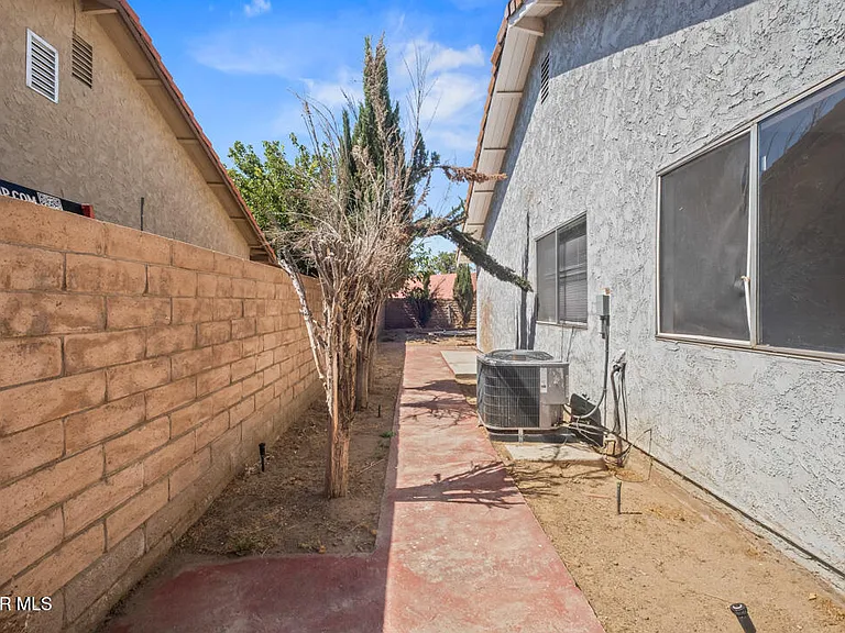 1253 Morven St — Photo 31