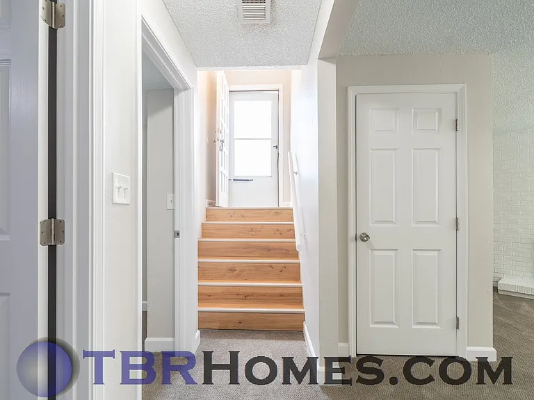 8656 W 62nd Pl — Photo 3