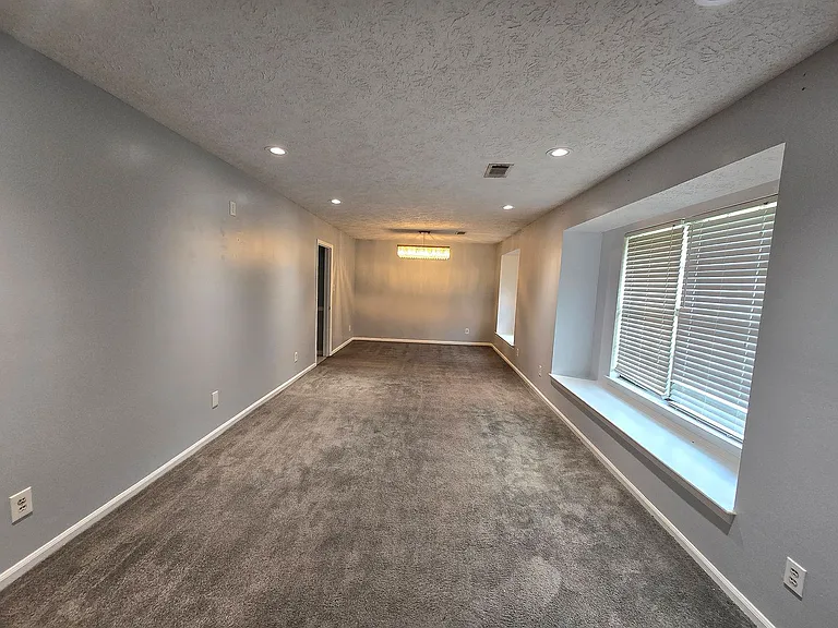 2240 E Aberdeen Dr — Photo 4
