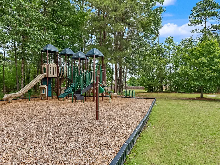 247 Clayburne Dr — Photo 36
