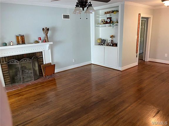 3rd image of 171 Market St