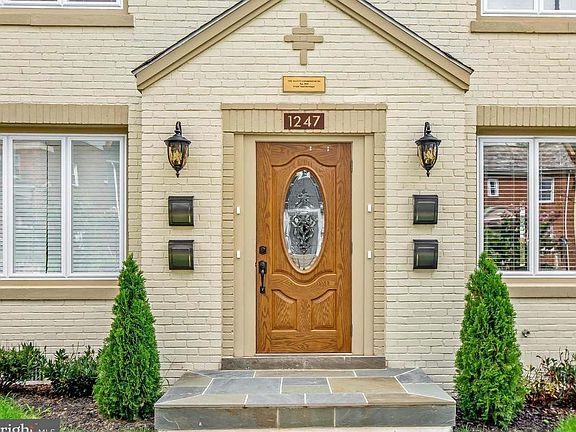 5th image of 1247 Penn St NE APT 1