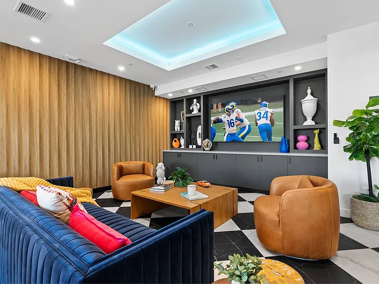 MODERNO Axis Luxury Living — Photo 7