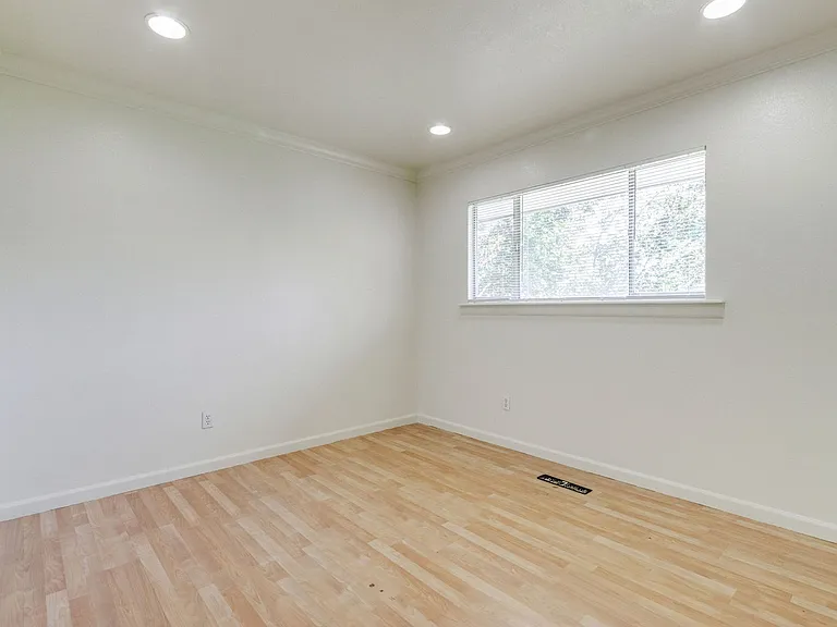 1312 Ash Dr — Photo 14