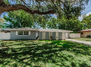 695 Woodland Dr, Largo, FL 33771