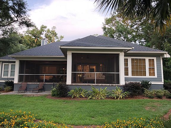 Gracious Backyard Lawn