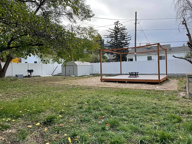 1368 Davis Ave — Photo 11