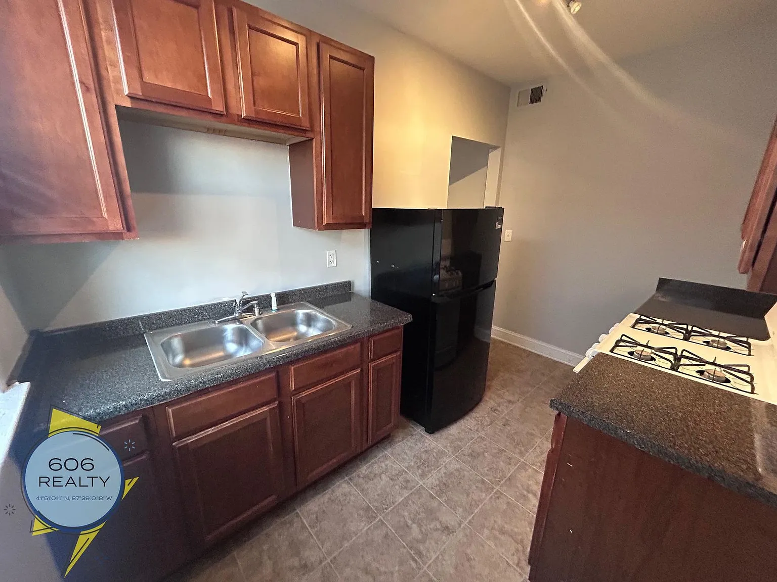 7340-50 N. Damen Ave — Photo 2