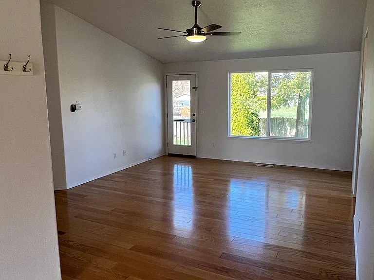 5742 Valleywood Loop SE — Photo 3