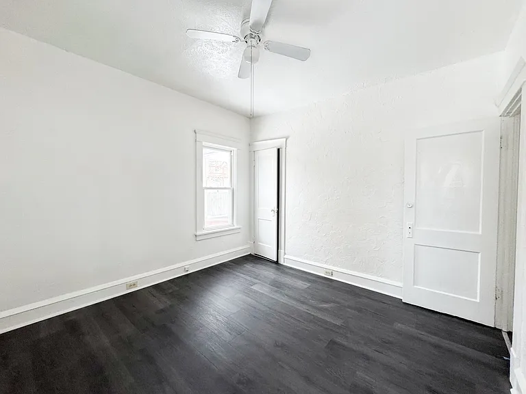 3 bed, 1.0 bath, 1200 sqft, $1,300 — Photo 9