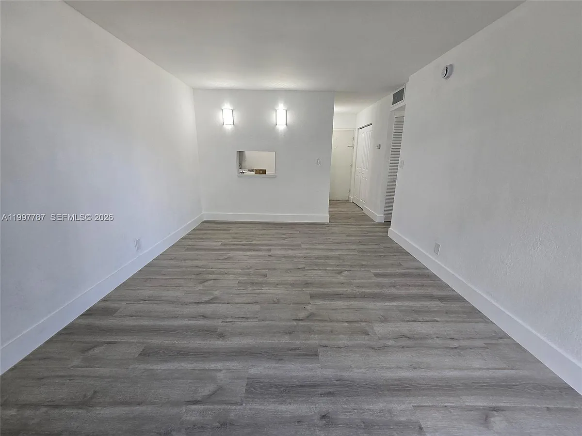 Building Photo - 4550 NW 9th St #304E