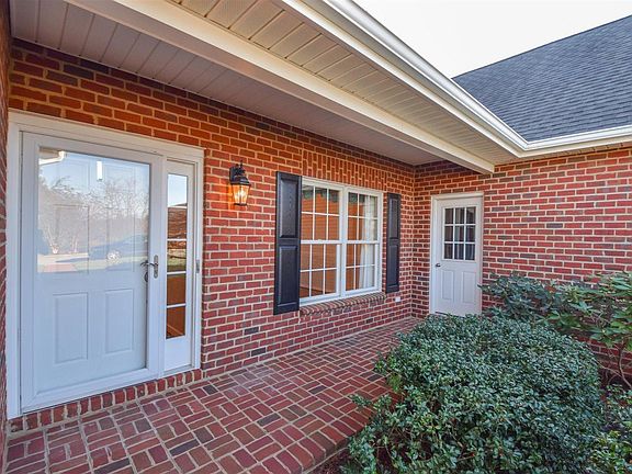 3rd image of 5858 Winnbrook Dr