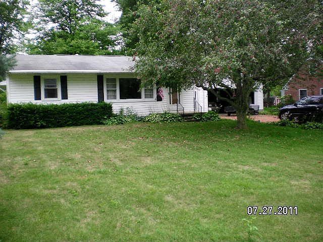 1st image of 325 Bennett Dr