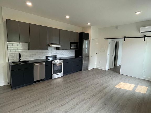 5th image of 1240 Oak St #9