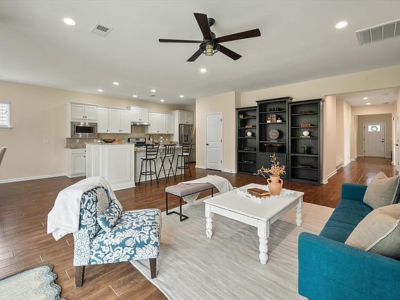 5th image of 521 Tranquil Waters Way
