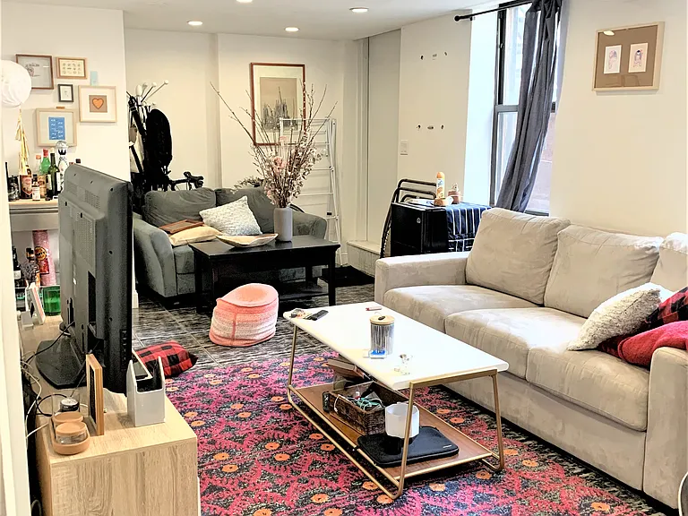 525 E 5th St #1R — Photo 16