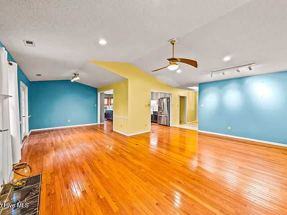 5th image of 9314 Doris Drive